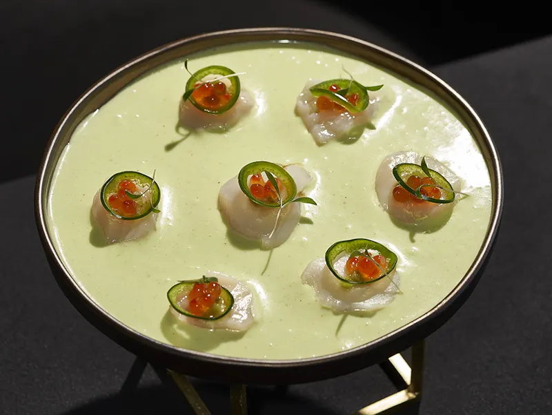 Geniet van Japans-Mediterrane gerechten om te delen, met uitzicht op Brussel vanaf de 30e verdieping van het Cardo Hotel. Reserveer nu bij Akai.