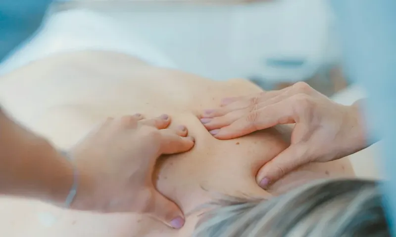 person massaging the back of a woman | Photo by Toa Heftiba, on https://unsplash.com/@heftiba?utm_source=centralapp&utm_medium=referral