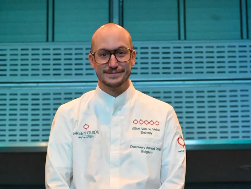 Een internationale erkenning voor Entropy’s intuïtieve en duurzame plantaardige keuken in Brussel.