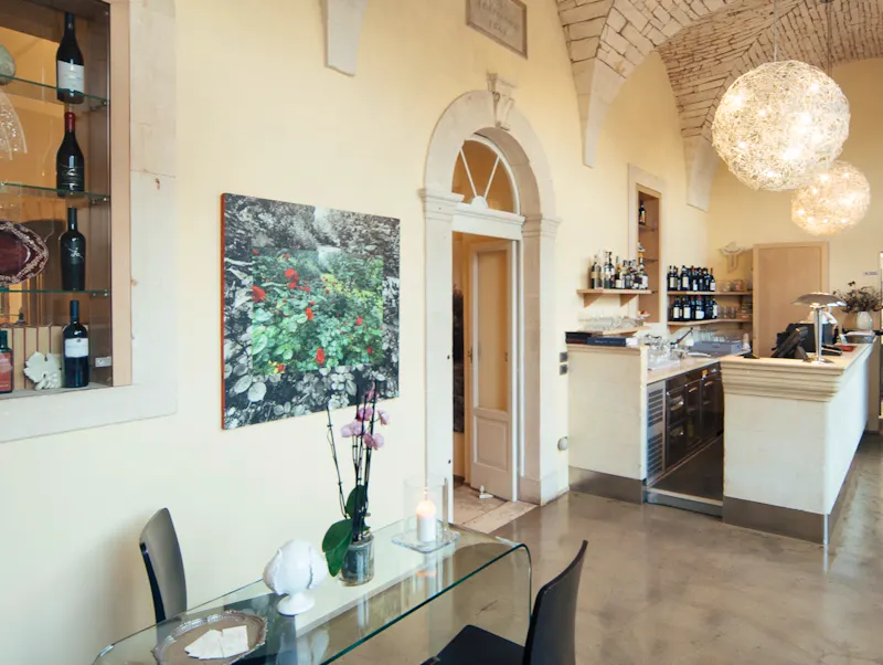 Ristorante Fidelio, Alberobello, giardino, ristorante con giardino, dehors, giardino incantato, cena all'aperto, area esterna, giardino romantico, mangiare fuori, atmosfera estiva, trulli con giardino, relax, spazio aperto, natura, Puglia all'aperto, location con giardino, veranda, giardino privato, oasi nel verde, cena sotto le stelle, ristorante tipico, cucina pugliese, Valle d'Itria, dove mangiare ad Alberobello.