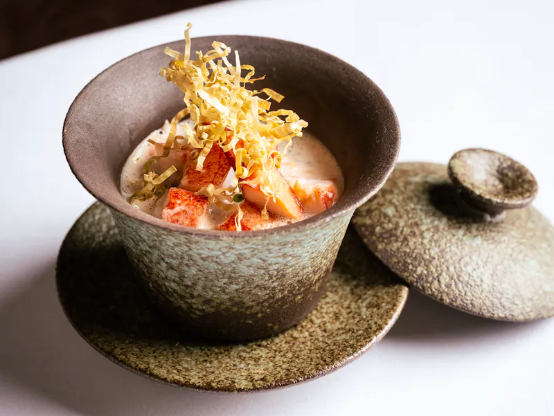 Notre chef cuisine pour la princesse Takamado à Tokyo. Notre chef a cuisiné pour la Princesse Takamado à l’Ambassade de Belgique à Tokyo, sublimant un chawanmushi pour les 160 ans Belgique-Japon.