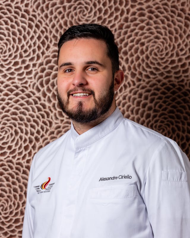 After graduating from hotel school, Alessandro began his career with Peter Goossens, before moving on to Yves Mattagne, where he learned the meticulousness and creativity of the trade, and took part in Objectif Top Chef, Philippe Etchebest's TV cooking competition.