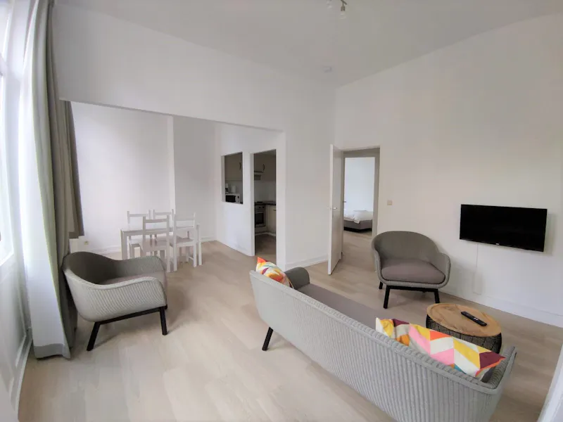 2-BEDROOM APARTMENT