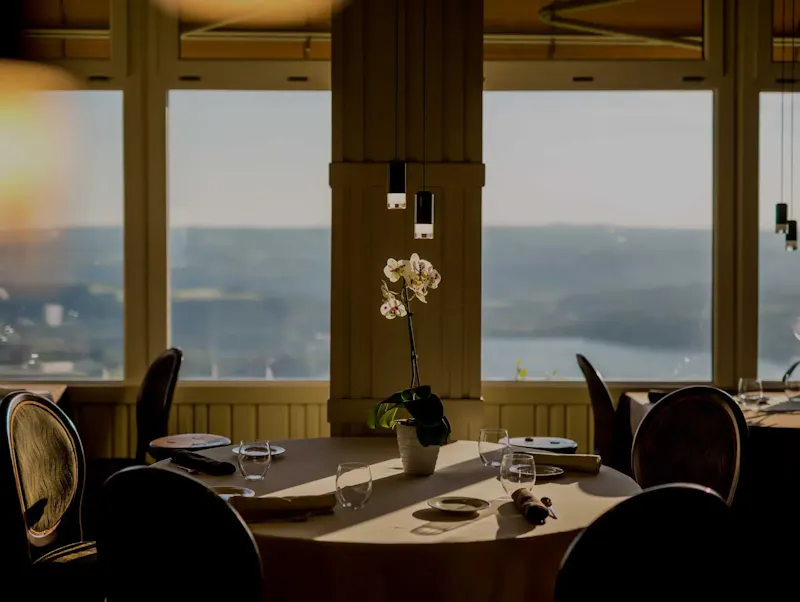THE FAMILY'S RESTAURANT