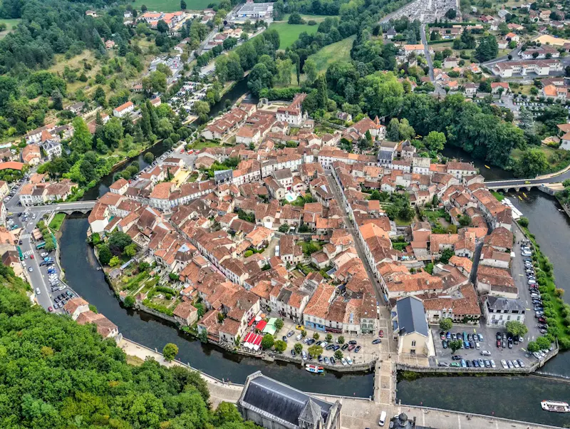 Foto vanCharlu Resto Brantome Old Town Surrounded by Canal | Foto door Vincent Sébart, op https://www.pexels.com/@vincent-sebart-773851?utm_source=centralapp&utm_medium=referral