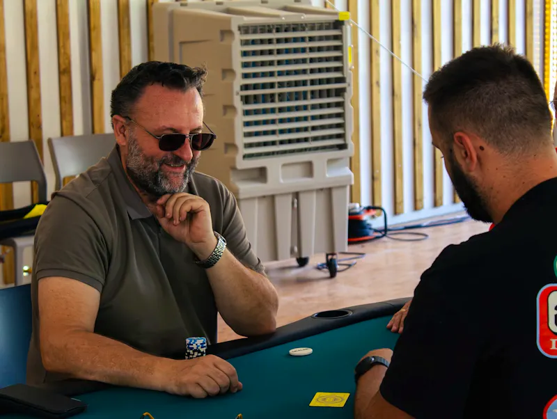 Tournoi de poker gratuit à La Taverne de la Métairie, ambiance conviviale à La Ville-aux-Dames, près de Tours.