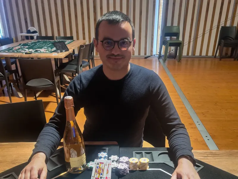Le 19 avril, La Taverne a mêlé poker, œufs et ambiance festive pour une soirée de Pâques originale et conviviale autour des cartes et du chocolat.
