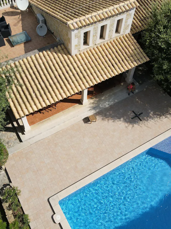 This pretty family home will offer you a quiet moment in a typical setting. This single-storey stone house is very child-friendly and perfect for a good time with friends.