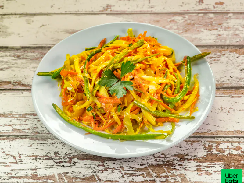 Le achard est un plat créole typique de La Réunion, préparé avec un mélange de légumes, épices et parfois viande ou poisson selon la tradition. Chez Ô Gayar, nous le cuisinons maison avec des ingrédients frais et des épices authentiques, pour offrir un goût savoureux et riche en parfums des îles. Disponible à emporter, le hachard est idéal pour savourer la cuisine réunionnaise directement chez vous. Situé à Morre, notre restaurant propose des plats réunionnais faits maison, respectant les recettes traditionnelles et les saveurs créoles. Commandez dès aujourd’hui pour découvrir le meilleur hachard de la région. | Bild von Ogayar, auf http://www.ogayar.fr