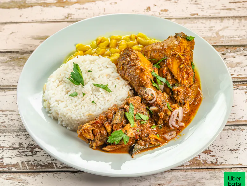 Le Massalé est un plat traditionnel réunionnais riche en saveurs et en épices, typique de la cuisine des îles. Chez Ô Gayar, nous préparons le Massalé avec des ingrédients frais et des épices authentiques, pour offrir un goût intense et savoureux. Servi avec du riz parfumé et des légumes frais, ce plat est disponible sur place ou à emporter, idéal pour déguster la cuisine créole à la maison. Situé à Morre, notre restaurant propose des plats réunionnais faits maison, respectant les recettes traditionnelles et les saveurs authentiques de La Réunion. Commandez dès aujourd’hui pour découvrir le meilleur Massalé de la région. | Bild von Ogayar, auf http://www.ogayar.fr