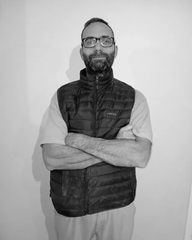With over 20 years of experience in HVAC, I co-founded DV ENERGIES in 2023 with Nicolas Deguitre. We are experts in sanitary, thermal, and climate installations for both individuals and businesses.