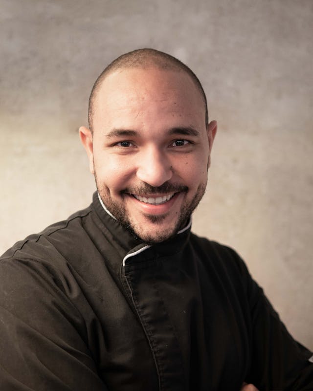 Sébastien Jean-Joseph laisse sa place de sous chef à Simon Bodart.
Il est l’épaule sur laquelle l’équipe peut se reposer et travaille au développement du groupe SGJ Global Invest, crée en 2020.