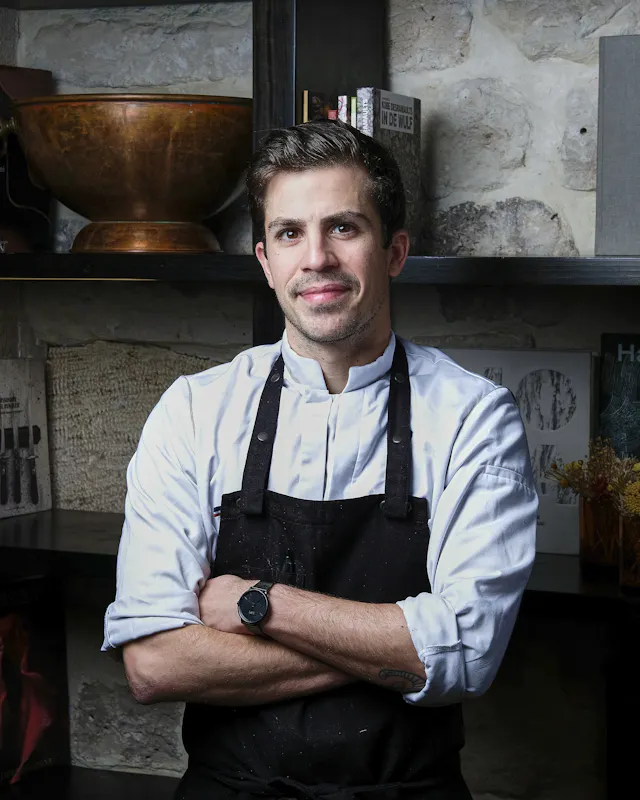 A committed and passionate chef, Victor Mercier trained at leading Michelin-starred restaurants in France and abroad before opening FIEF in 2019. A finalist in Top Chef 2018, he champions responsible, creative cuisine that is deeply rooted in French terroir. In 2022, he received his first Michelin star for FIEF and was awarded the Young Chef of the Year prize by the Michelin Guide France.