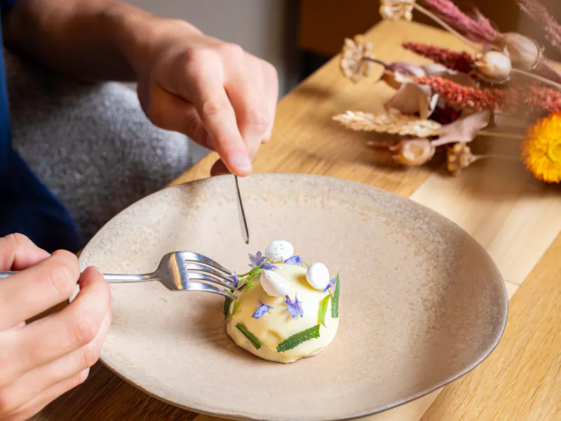 De lente komt er snel aan bij Entropy, ons gastronomisch restaurant in hartje Brussel. Dit seizoen verwelkomen we je graag in onze nieuwe ruimte.