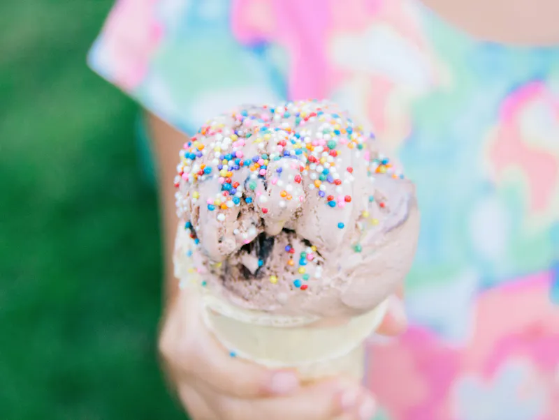 Children and Gelato: A Sweet Ritual in the Making The scent of childhood, suspended moments, and memories that slowly melt in the sun.