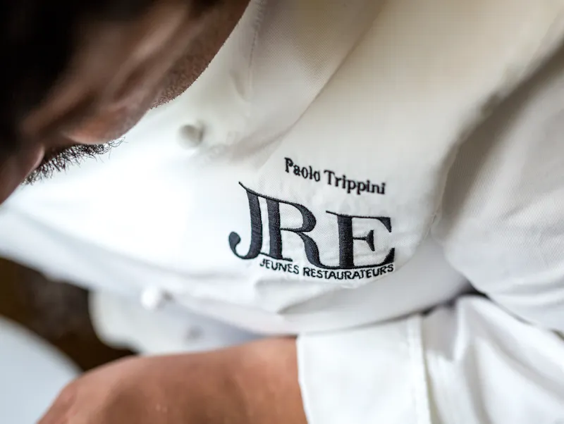 JRE è un'associazione di giovani ristoratori che desiderano condividere il loro talento e passione per il cibo con persone con interessi affini.