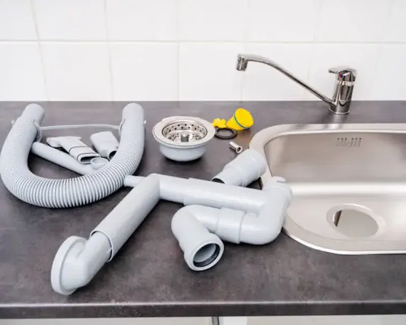 Dégorgement cuisine, WC, salle de bain ARTISAN DOB débouche vos éviers, toilettes et conduites sanitaires grâce à un matériel professionnel. Nous rétablissons l’écoulement rapidement et évitons les risques de surpression ou d’inondation.