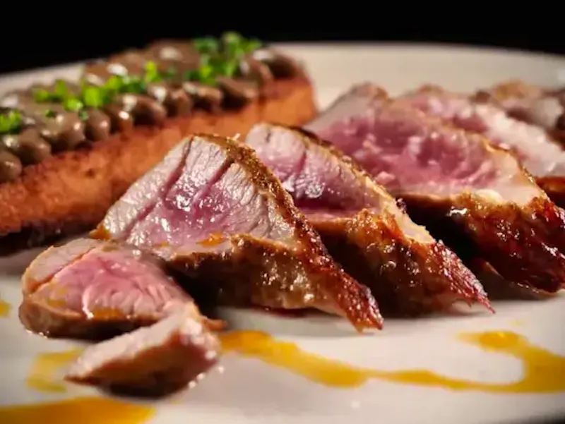 Cocina gallega en Barcelona con producto, tradición y una mirada contemporánea. Descubre sabores atlánticos en el corazón del Raval.