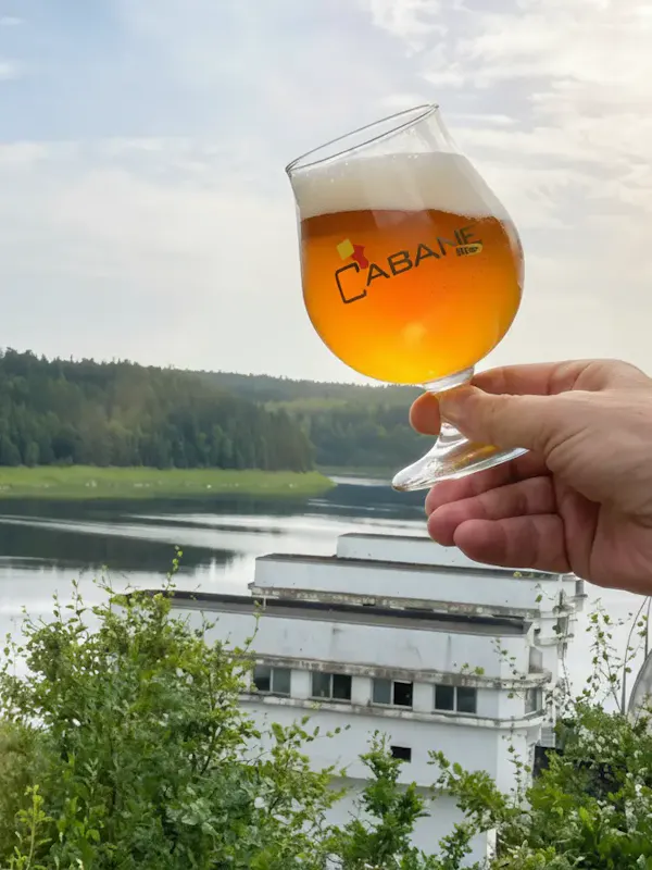 Dégustation de la bière artisanale Cabane - Verkostung des handwerklichen Bieres Cabane