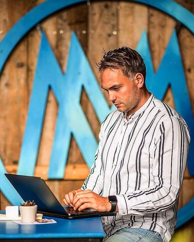 Hallo!
Ik ben Sander, en samen met ons team bouwen wij graag uw gedetailleerd en persoonlijk evenement. Alles bij ons is mogelijk, and your wish is my command!