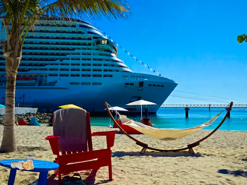 white and blue cruise ship on sea shore during daytime | Photo by Damon On Road, on https://unsplash.com/@damononroad?utm_source=CentralApp&utm_medium=referral