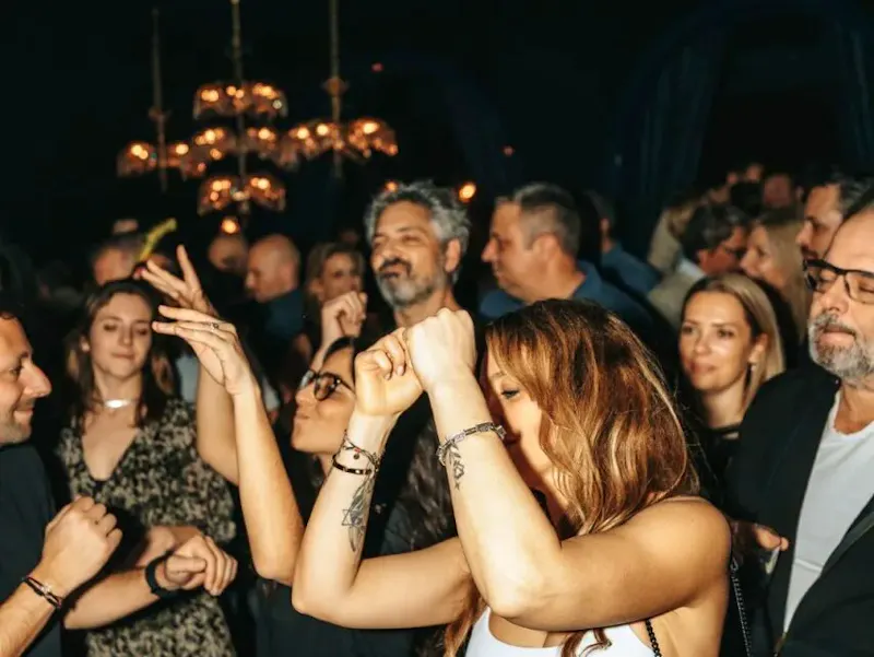 Host your private event at Scène Bar, Brussels. Enjoy Saar Zafrir design, fusion sharing plates, and expert cocktails in a central, easily accessible venue.