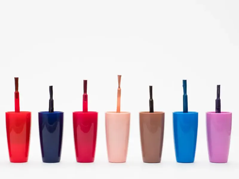 eight assorted color glass bottles | Photo de Dan Cristian Pădureț, sur https://unsplash.com/@dancristianpaduret?utm_source=centralapp&utm_medium=referral