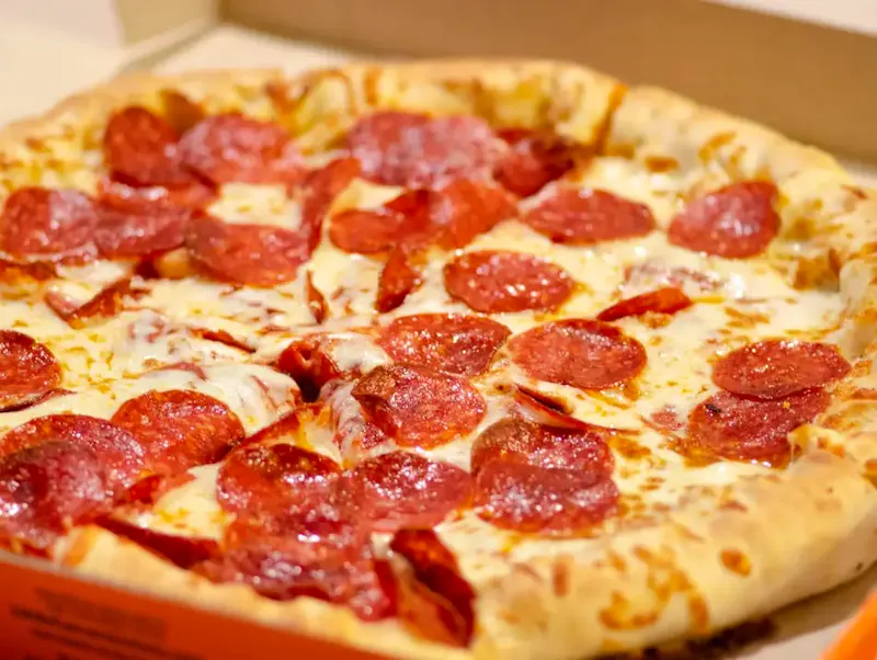 pepperoni pizza | Photo by Alan Hardman, on https://unsplash.com/@alanaktion?utm_source=CentralApp&utm_medium=referral