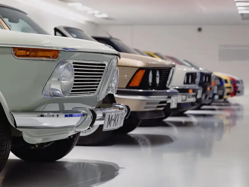selective focus photography of assorted-color vehicles | Photo de Alex Suprun, sur https://unsplash.com/@sooprun?utm_source=centralapp&utm_medium=referral