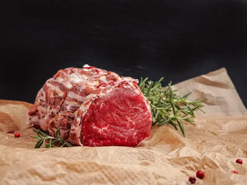 Photo de Le Grillardin restaurant à UCCLE raw meat | Photo de Wesual Click, sur https://unsplash.com/@wesual?utm_source=centralapp&utm_medium=referral