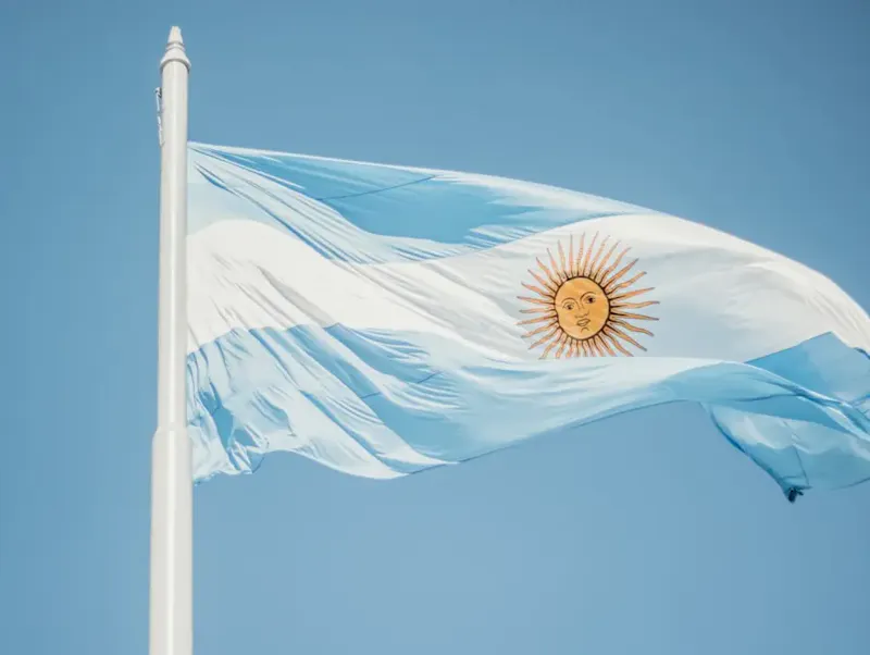 Image of Casa Mariel blue and white striped flag | Photo by Angelica Reyes, on https://unsplash.com/@angiereyes22?utm_source=centralapp&utm_medium=referral
