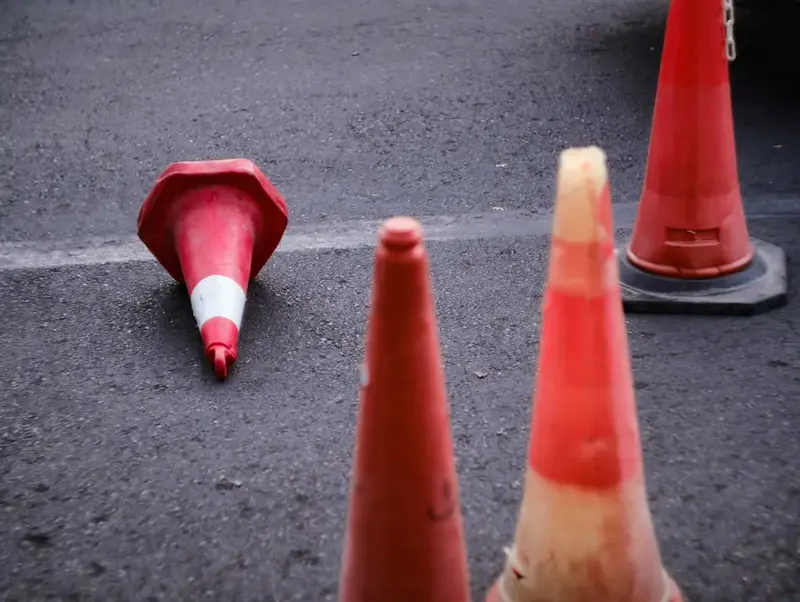 a group of cones | Immagine di Ehsan Eslami, su https://unsplash.com/@ehsaneslami?utm_source=centralapp&utm_medium=referral
