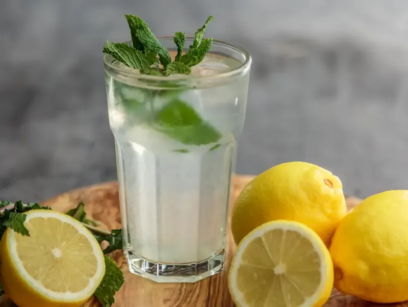 lime juice on drinking glass beside sliced limes | Photo by Francesca Hotchin, on https://unsplash.com/@franhotchin?utm_source=centralapp&utm_medium=referral